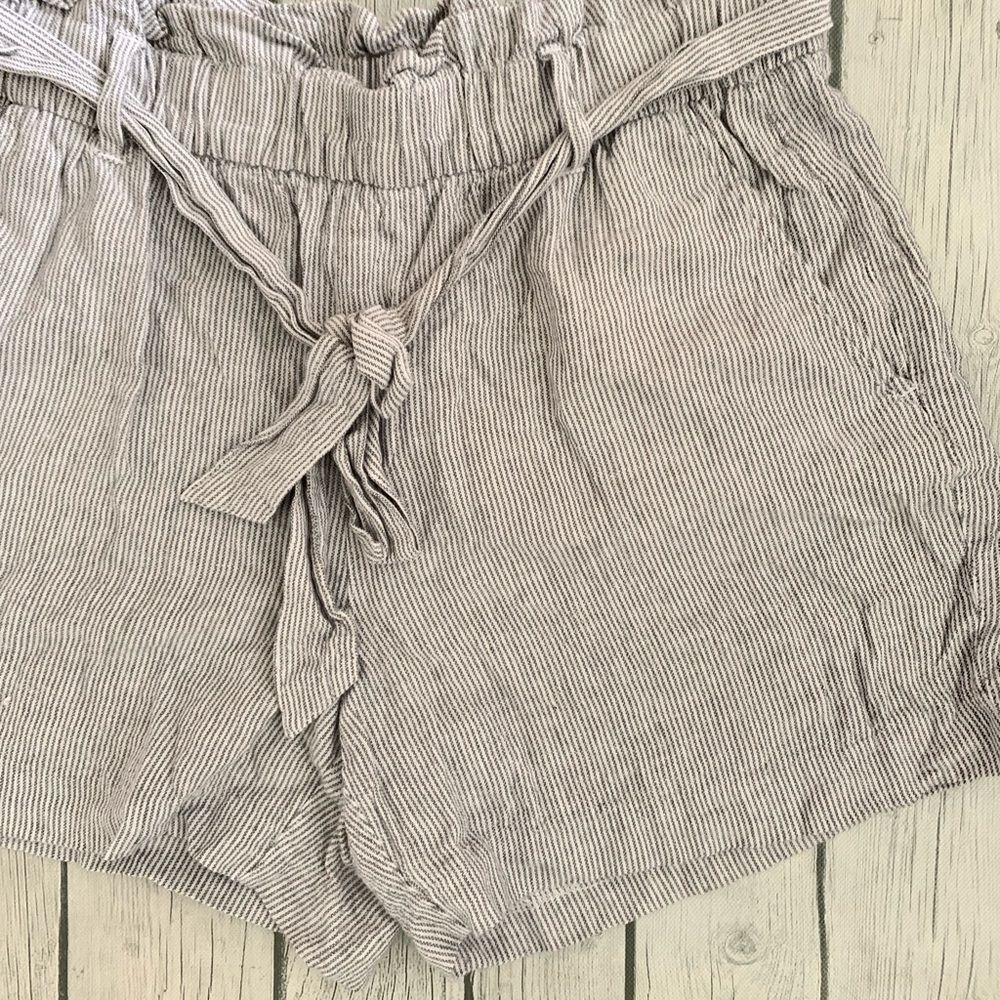 Old Navy gray striped linen blend shorts- 8 - Picture 4 of 6
